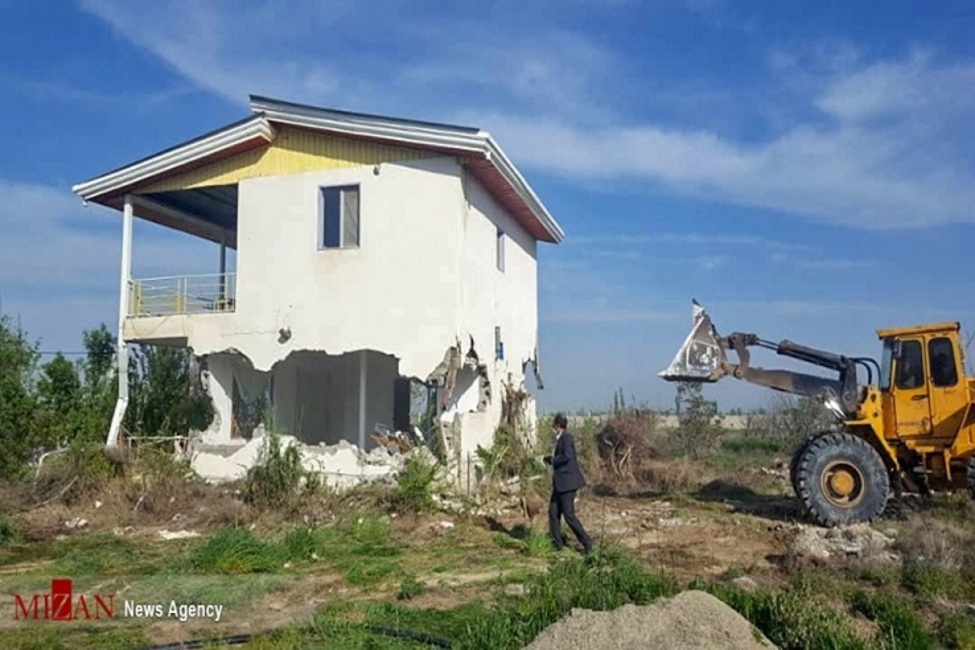 قلع و قمع ساخت و ساز‌های غیر مجاز در سلماس آذربایجان غربی